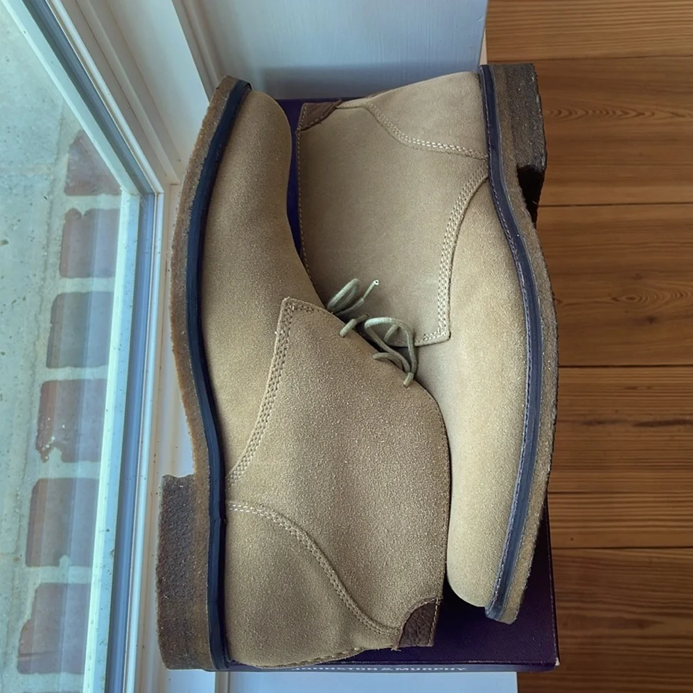 Johnston & Murphy Tan Suede Chukka Boots